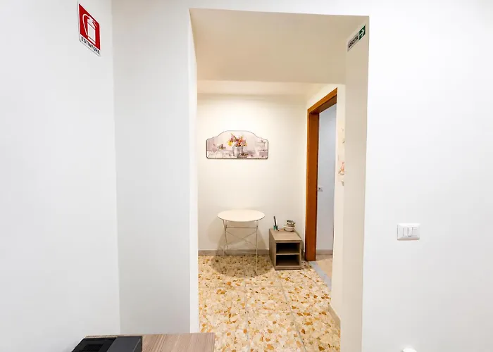 San Giovanni - Near Metro 4* Rome