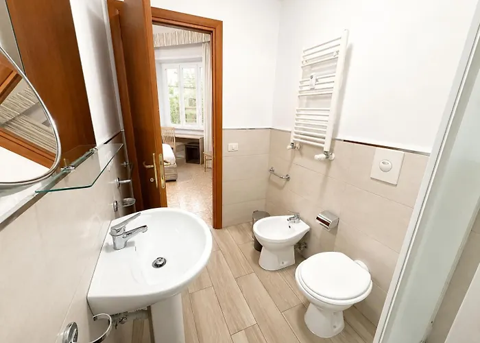 San Giovanni - Near Metro 4* Rome